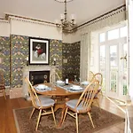 Spacious Town House With Swimming Pool