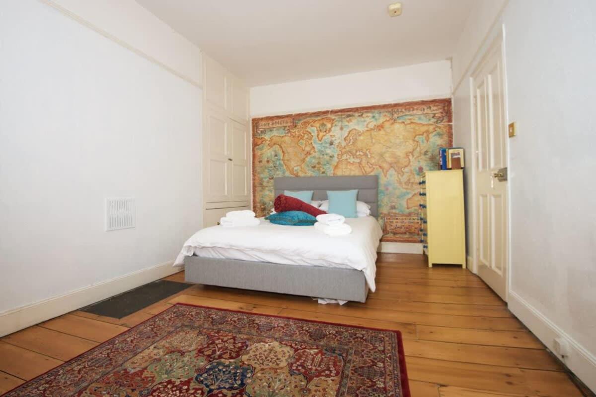 Holiday home Spacious Town House With Swimming Pool Plymouth