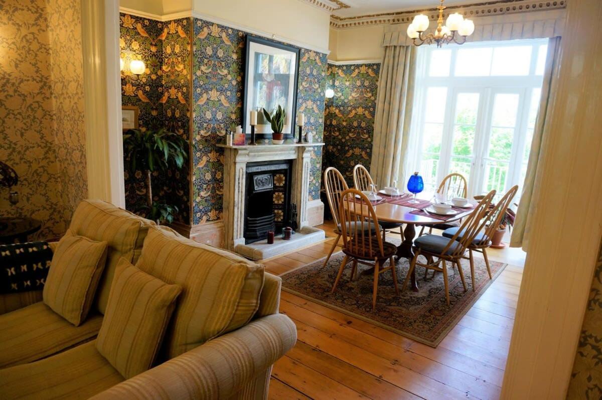 Spacious Town House With Swimming Pool Plymouth