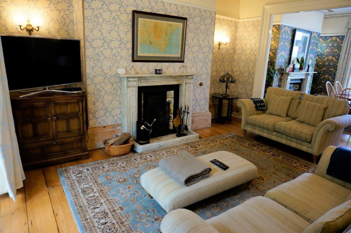 Spacious Town House With Swimming Pool