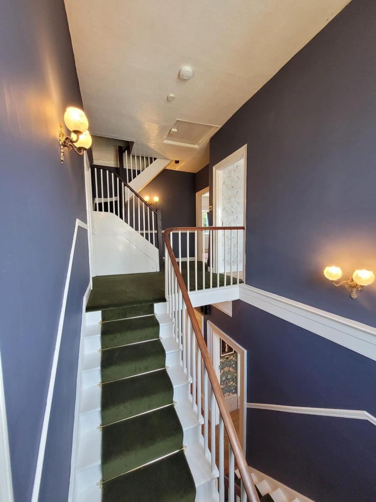 Spacious Town House With Swimming Pool Plymouth