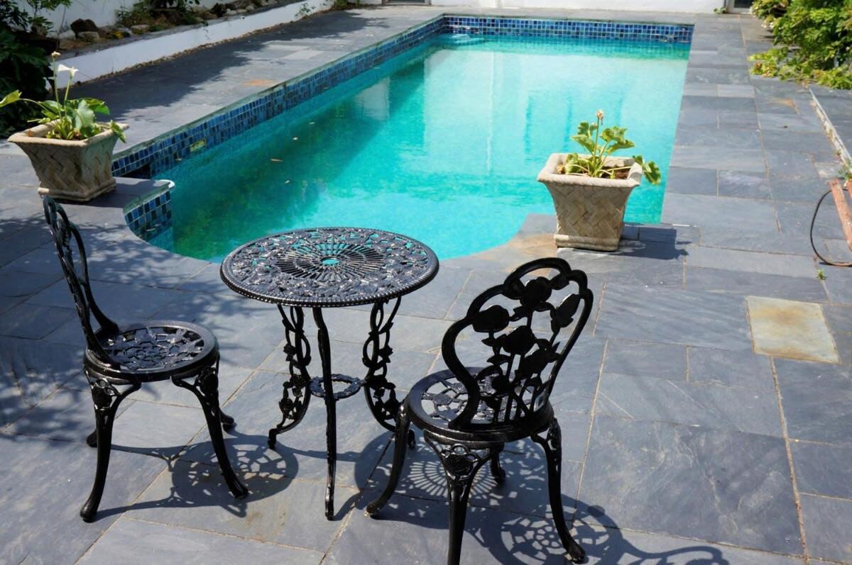 Holiday home Spacious Town House With Swimming Pool *