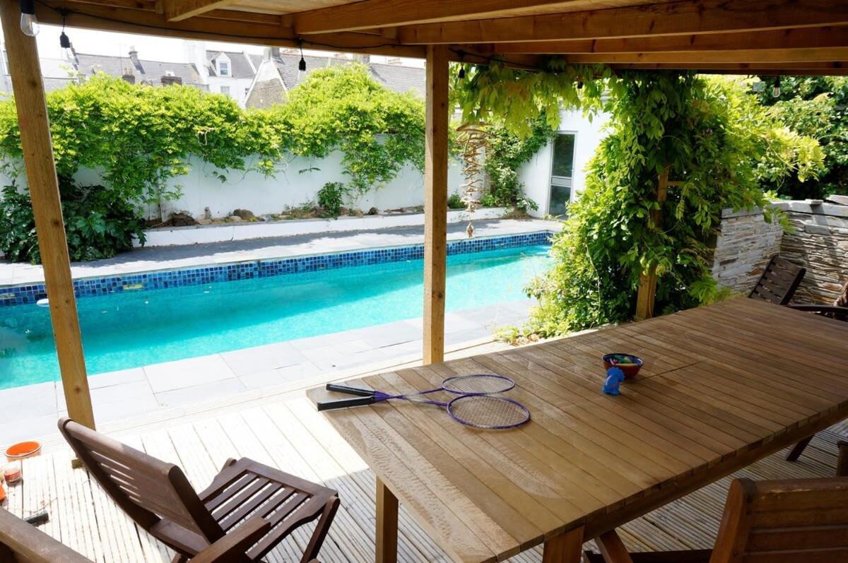 Spacious Town House With Swimming Pool