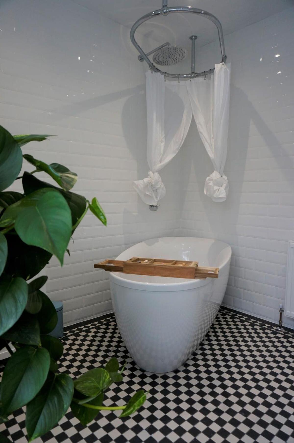 Holiday home Spacious Town House With Swimming Pool *